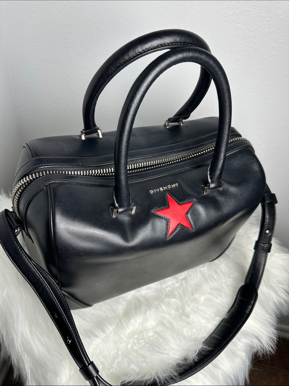 💯Authentic Givenchy Black Leather Star Satchel Crossbody Bag🍀 - Picture 13 of 16